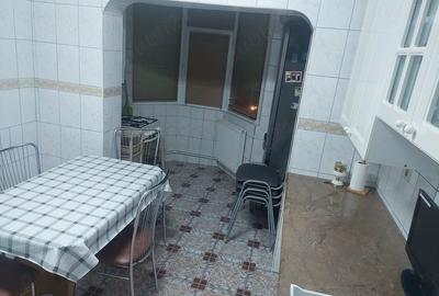 Apartament cu 2 camere decomandat în Micro 14 - 2