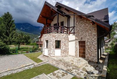Casă individuală cu 3 camere cu Canalizare în Piatra Arsă