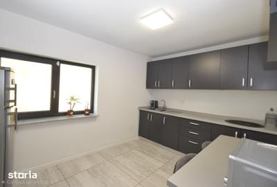 Casă cu 8 camere cu Teren 366 Mp în Calea București - 16