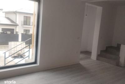 Casă cu 4 camere în Valea Adâncă