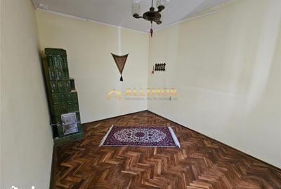 Casă cu 4 camere semidecomandat cu Teren 274 Mp în Ana Ipătescu - 2