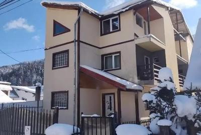 Casă cu 8 camere cu Teren 200 Mp în Central