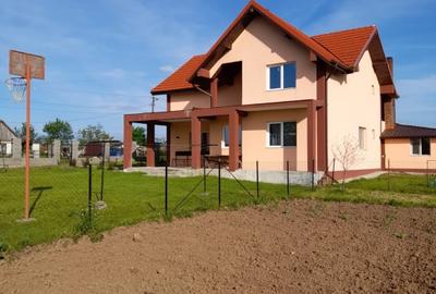 Casă individuală cu 5 camere cu Teren 3000 Mp în Grădiște