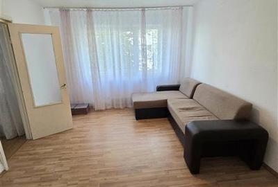 Apartament cu 3 camere semidecomandat, mobilat în Tomis Nord
