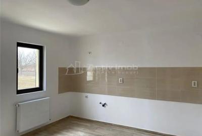 Casă cu 3 camere cu Teren 400 Mp în Central - 1