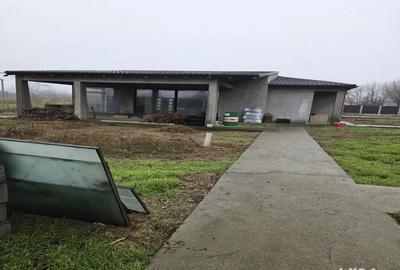 Casă cu 4 camere cu Teren 1700 Mp în Școlilor - 1