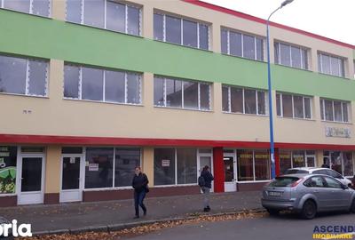 Spațiu comercial, de 900 mp, în Tractorul - 6