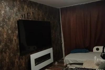 Apartament cu 3 camere semidecomandat în Primăverii
