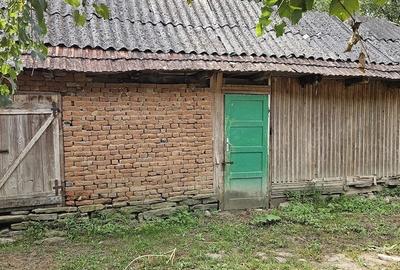 Casă cu 2 camere cu Teren 1800 Mp în Gârbou