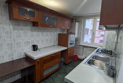 Apartament cu 2 camere decomandat în Precista