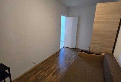 Apartament cu 2 camere decomandat în Tractorul
