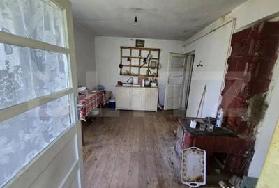 Casă cu 3 camere cu Teren 1500 Mp în Central