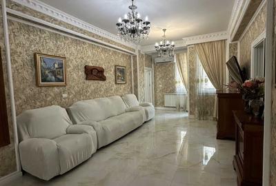Apartament cu 4 camere semidecomandat în Central