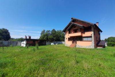 Casă individuală cu 5 camere cu Canalizare în Nord
