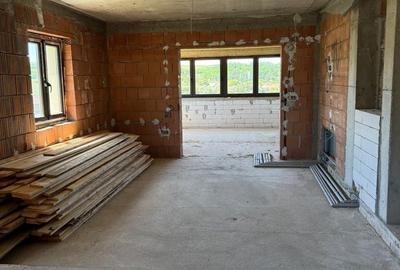 Casă cu 4 camere cu Teren 400 Mp în Slimnic - 14