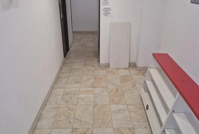 Birou, de 8 mp, în Romană - 2