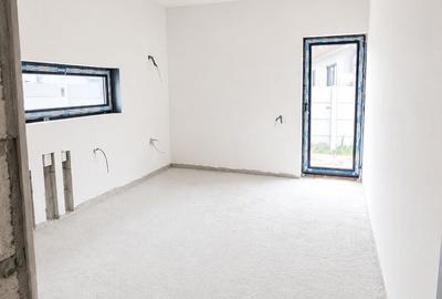 Casă cu 4 camere cu Teren 300 Mp în Central