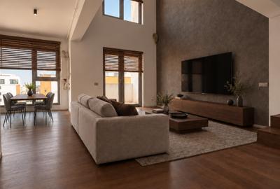 Penthouse cu 3 camere decomandat în Central