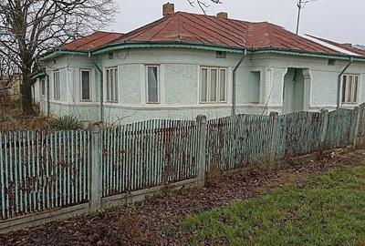 Casă cu 6 camere cu Teren 1800 Mp în Galbenu