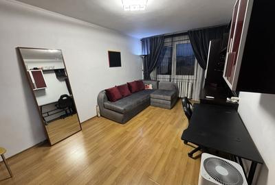 Apartament cu 2 camere decomandat în Apărătorii Patriei