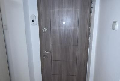 Apartament cu 3 camere decomandat în Micro 16