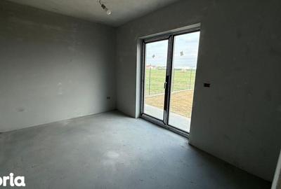 Casă cu 4 camere cu Teren 300 Mp în Central - 2