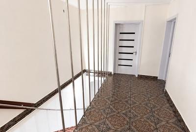 Casă cu 7 camere cu Teren 270 Mp în Dămăroaia - 10