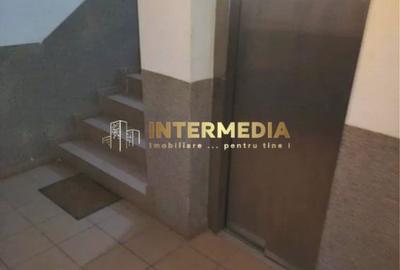 Apartament cu 7 camere decomandat în Cetate