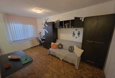 Garsonieră decomandată în Central