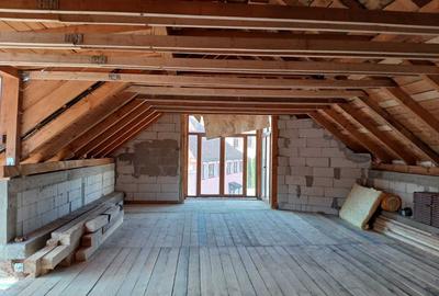 Casă cu 4 camere în Steierdorf