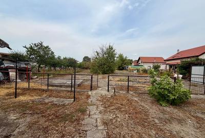Casă individuală cu 4 camere cu Canalizare în Utvin
