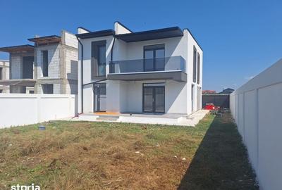 Casă cu 4 camere cu Teren 328 Mp în Cârcea