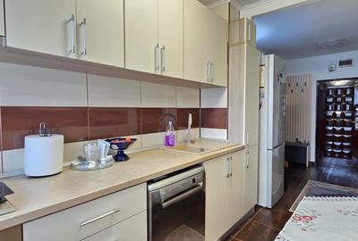 Apartament cu 4 camere decomandat în Far - 12
