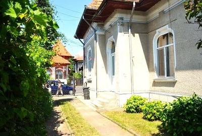 Casă individuală cu 6 camere cu Teren 800 Mp în Central - 1