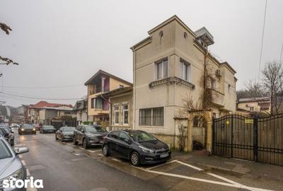 Casă cu 3 camere cu Canalizare în Parcul Carol - 1