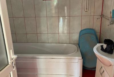 Casă cu 4 camere cu Teren 4614 Mp în Lăstuni