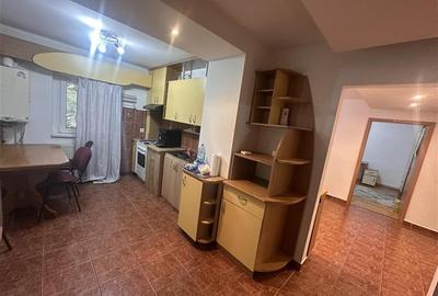 Apartament cu 4 camere decomandat, mobilat în Lipovei