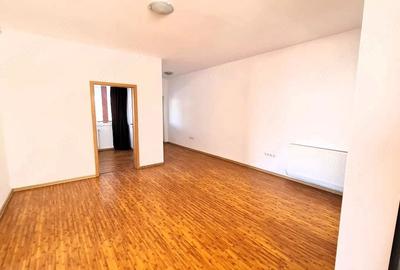 Spațiu comercial, de 100 mp, în Central
