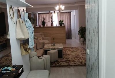 Apartament cu 3 camere decomandat în Primo