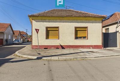 Casă individuală cu 3 camere cu Canalizare în Central