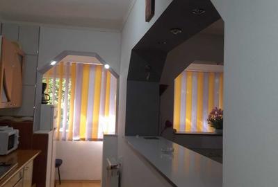 Apartament cu 2 camere semidecomandat, mobilat în Constructorilor - 1
