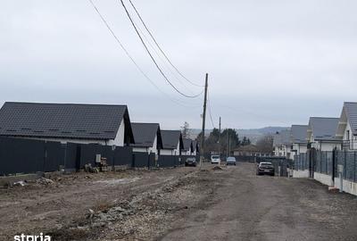 Casă cu 4 camere cu Teren 420 Mp în Hemeiuș - 1