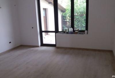 Casă cu 5 camere în Odăile