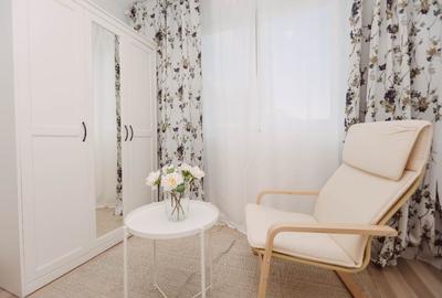 Apartament cu 2 camere semidecomandat, mobilat în Central