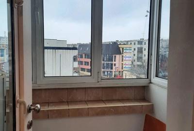 Apartament cu 3 camere decomandat în Malu Roșu - 2
