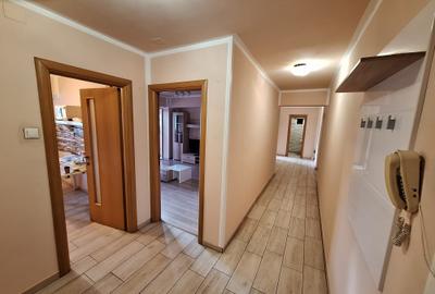 Apartament cu 3 camere decomandat în Colentina