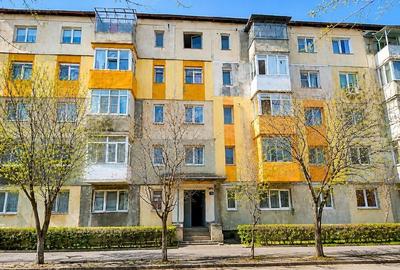Apartament cu 3 camere semidecomandat în Nord