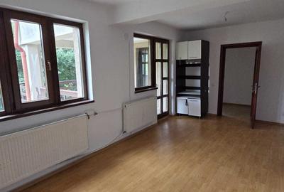 Casă cu 4 camere decomandat cu Teren 1318 Mp în Bucium