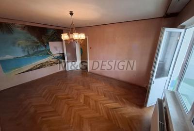 Apartament cu 3 camere decomandat în Girocului