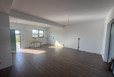 Casă cu 4 camere cu Canalizare în Chișoda - 2